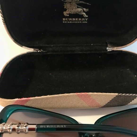 AUTHENTIC BURBERRY  WOMEN SUNGLASSES - Picture 3 of 4